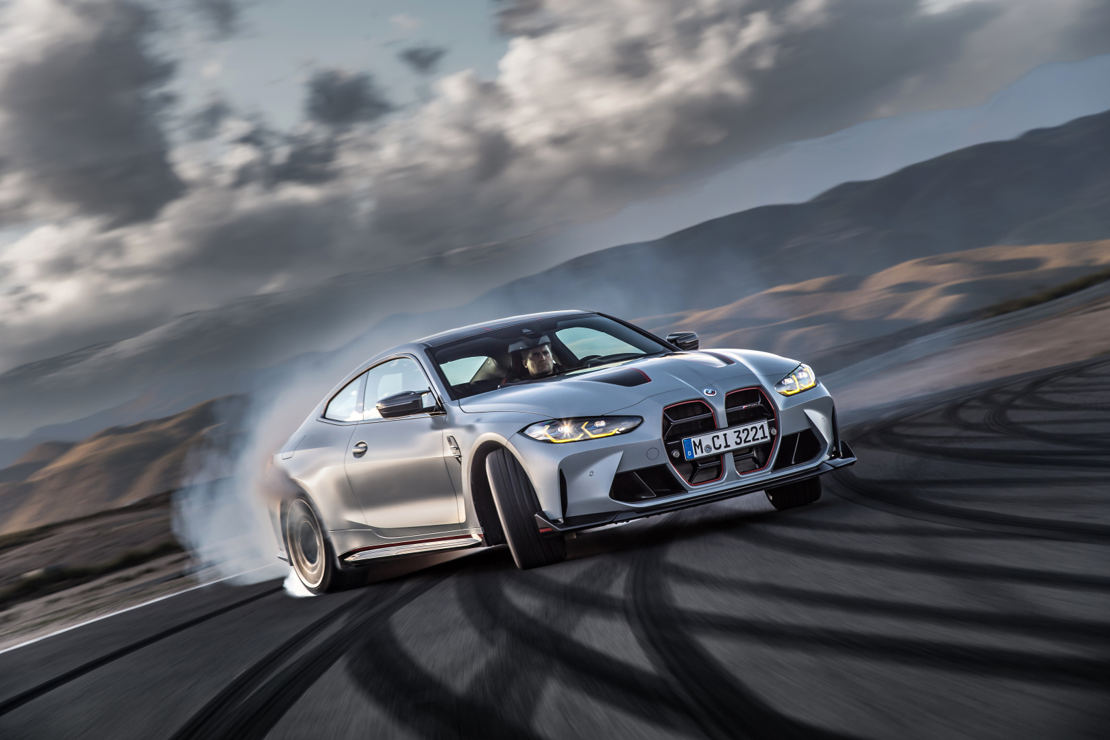 SMALL_P90461726_highRes_the-new-bmw-m4-csl-o